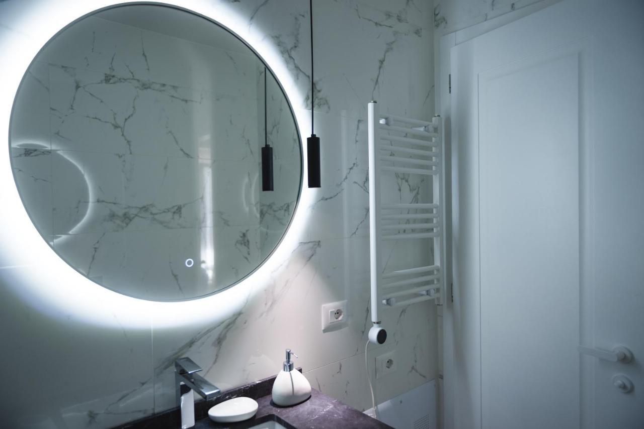 Tam Skanderbeg Square City Center Apartment No4 Tiranë Eksteriør bilde